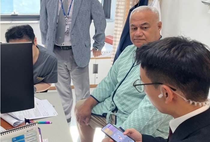 통가의 교정청 장관이 센텀종합병원에서 건강검진을 받는 모습.(사진제공=센텀종합병원)