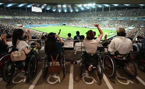 쿠팡, ‘2024 쿠팡플레이 시리즈’에 장애인 휠체어 축구단 초청해