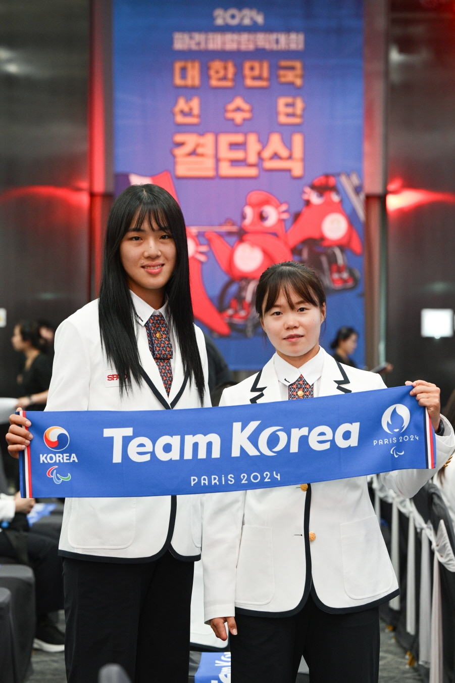 왼쪽부터 배지인 선수, 강현주 선수. 사진=넷마블