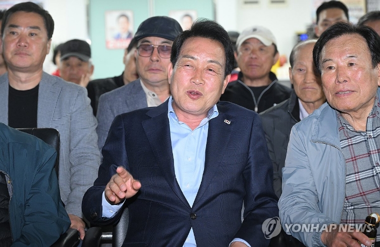 김선교 (가운데) 국회의원 (사진=연합뉴스)