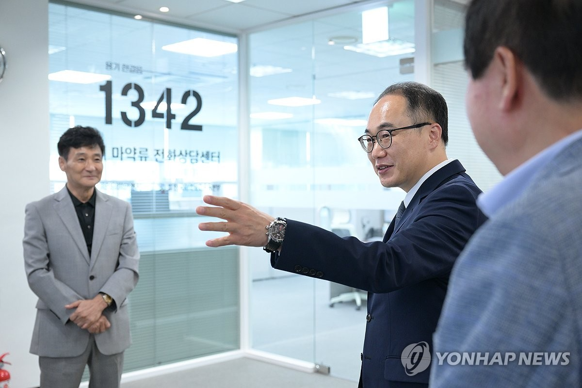 이원석 검찰총장, 1342 용기 한걸음센터 방문(사진=연합뉴스)