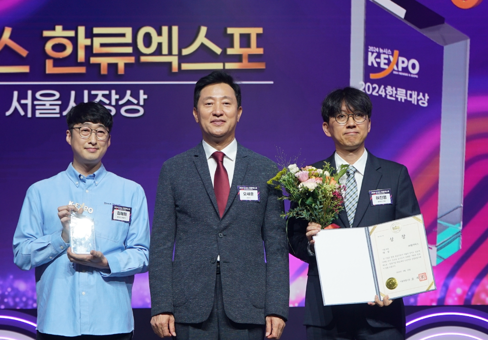 왼쪽부터 김재희 검은사막 총괄 PD / 오세훈 서울시장 / 허진영 펄어비스 대표. 사진=펄어비스