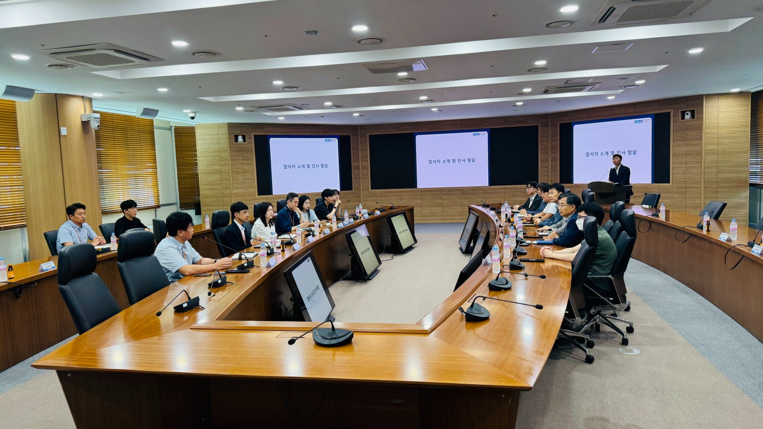 협의체 추진 방향에 대해 논의 중인 모습.(사진=국토안전관리원)