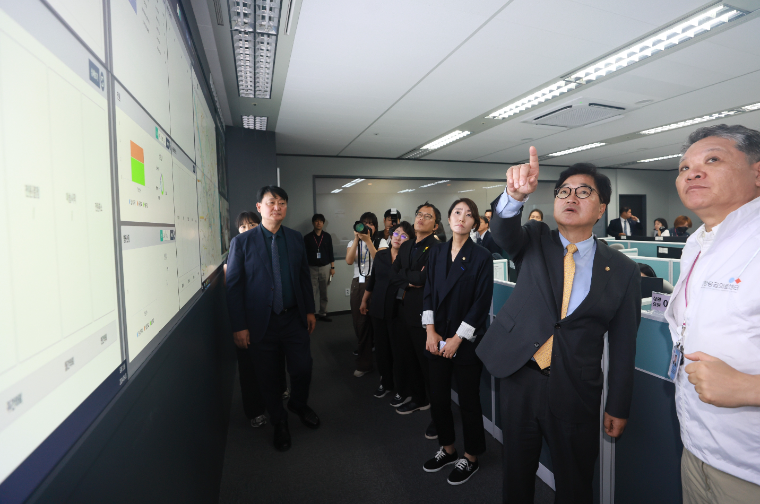 우원식 (오른쪽 두번째) 국회의장 (사진=공보수석실)