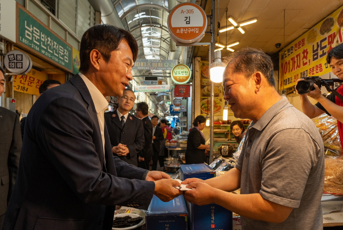 KB손보, 금감원과 ‘추석맞이 전통시장 나눔 활동’ 진행