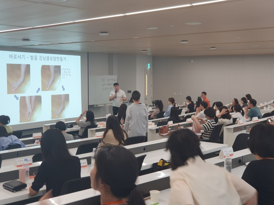 한화생명, 김진 대표 초청 '바르게 걷기 및 자세교정' 강의 개최