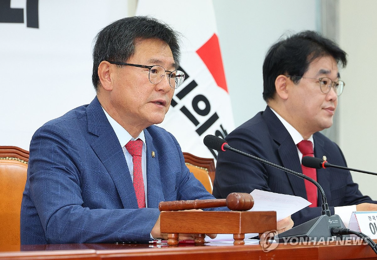 이헌승 (왼쪽·부산진구을) 국회의원 (사진=연합뉴스)