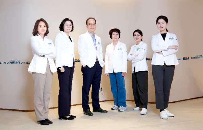 (왼쪽부터) 잠실차병원 난임센터 이학천 원장, 최동희·신지은·박지은·최승영·원영빈 교수. 사진=차병원