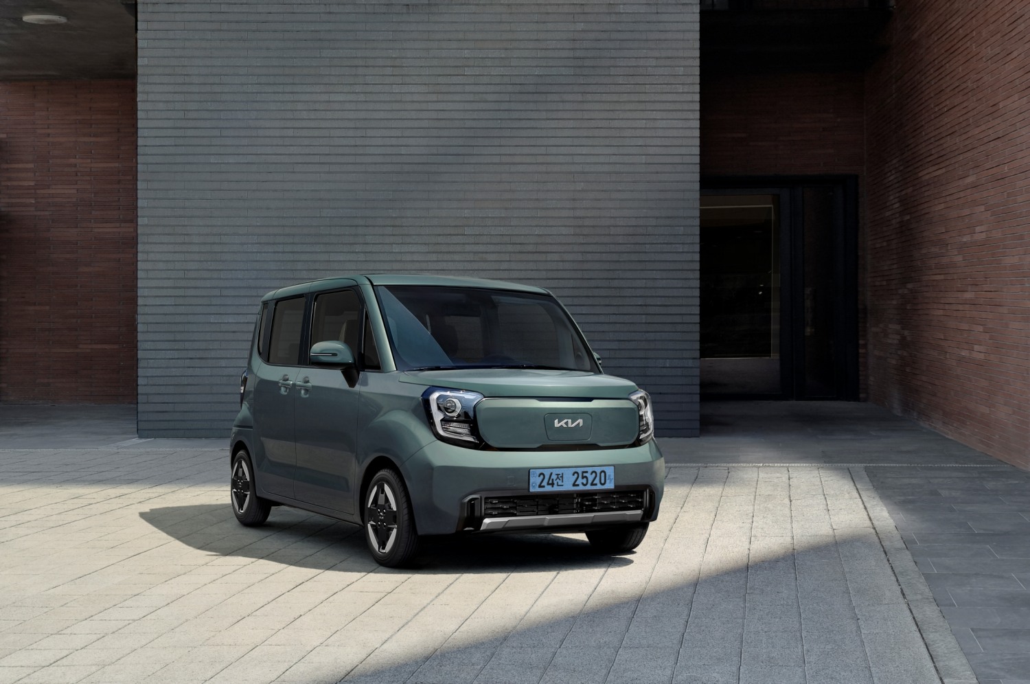 기아, ‘The 2025 레이’ 출시…“상품성 높이고 가격 동결”