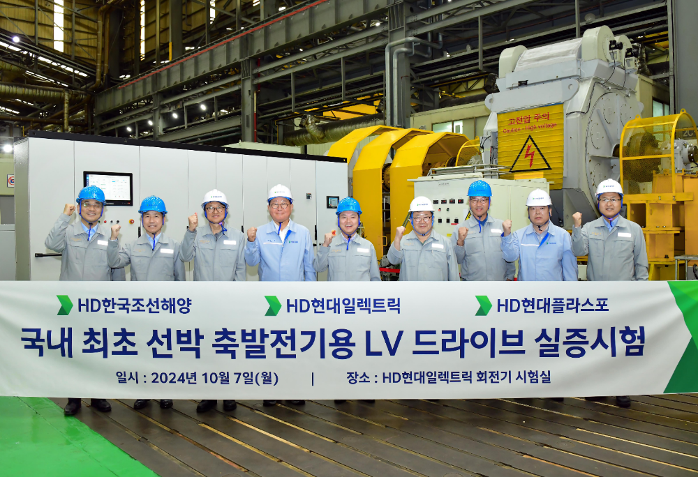 (왼쪽부터) 장광필 HD한국조선해양 미래기술연구원장, 전승호 HD현대중공업 기술본부장, 설승기 HD현대 기술자문, 조석 HD현대일렉트릭 댚, 김형관 HD현대미포 대표.(사진=HD현대)