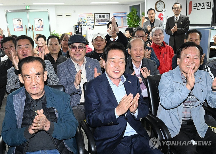 김선교 (가운데) 국회의원 (사진=연합뉴스)