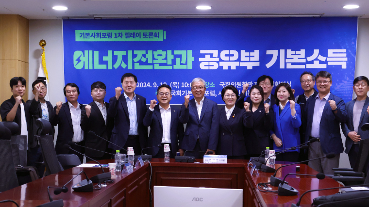 권향엽 (가운데) 국회의원 (사진=의원실)