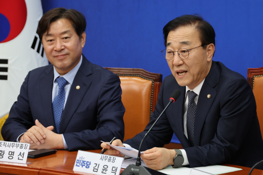 더불어민주당 김윤덕 사무총장이 20일 오전 서울 여의도 국회에서 민생문제 해결 대책 등 현안과 관련한 기자간담회를 하고 있다.(사진=연합뉴스)