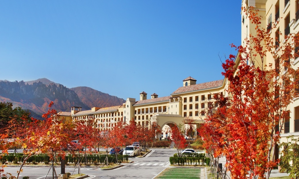 한화리조트 설악 쏘라노 가을 전경.(사진=한화호텔앤드리조트)