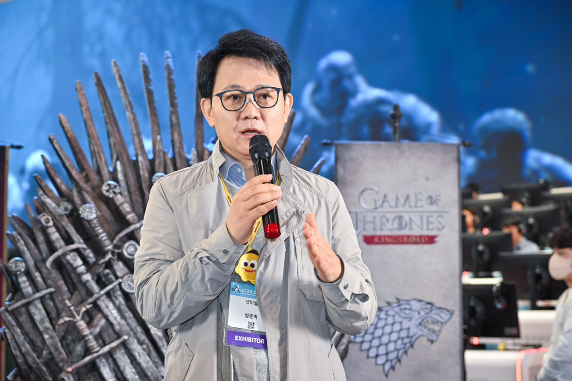 넷마블·코웨이 방준혁 의장이 14일 오후 부산 벡스코에서 열린 지스타 2024에서 기자들과 만나 질의응답을 하고 있다. 사진=넷마블