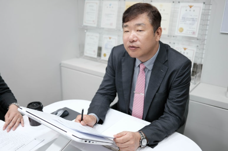 사진=민경철 변호사