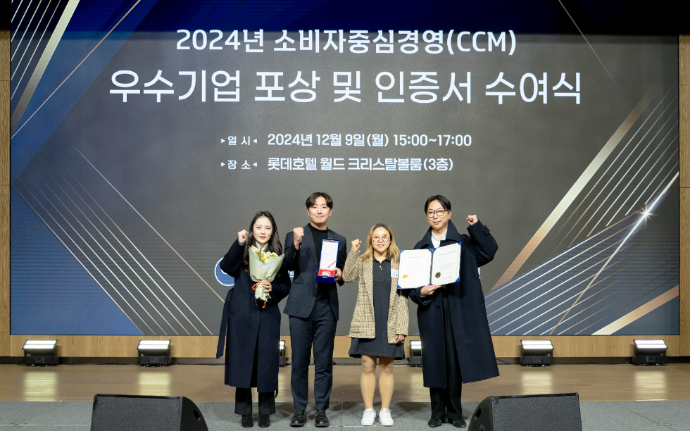 왼쪽부터 토스씨엑스 문이지 리스크매니저, 오민웅 리스크매니저 리드, 강희진 대표, 김진원 소비자보호총괄. 사진=비바리퍼블리카