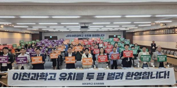 송석준 (가운데) 국회의원 (사진=의원실)