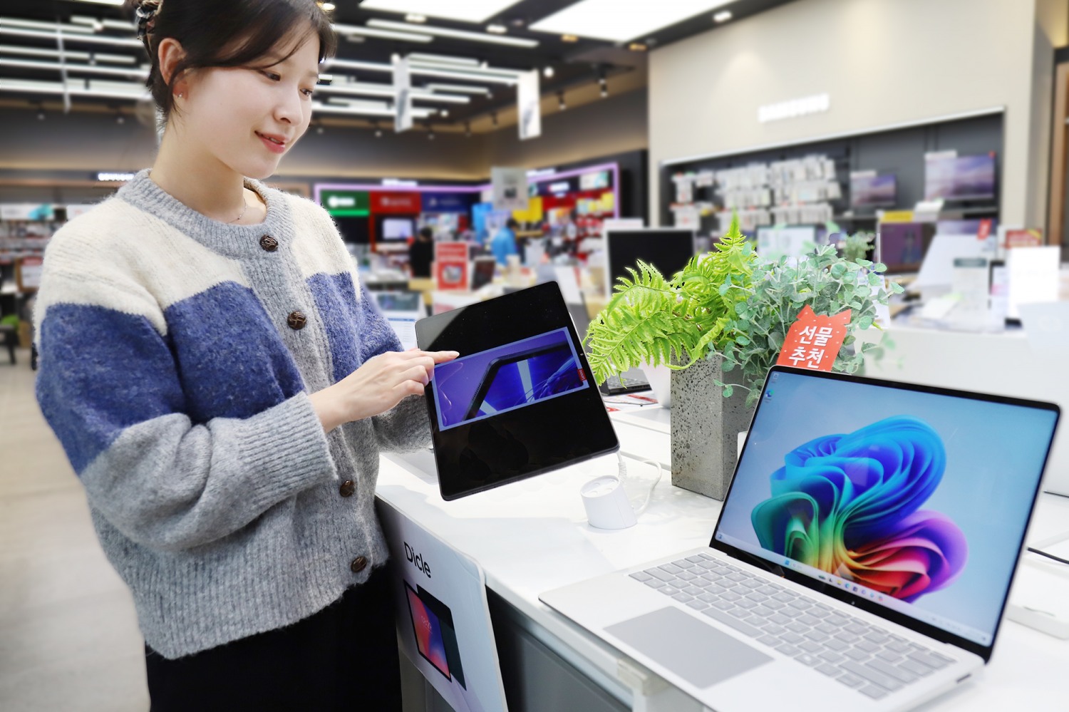 롯데하이마트, 연말 선물 IT가전 특별 할인 이벤트 실시