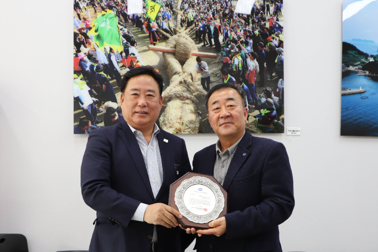 어기구 (왼쪽) 농해수위 위원장 (사진=의원실)