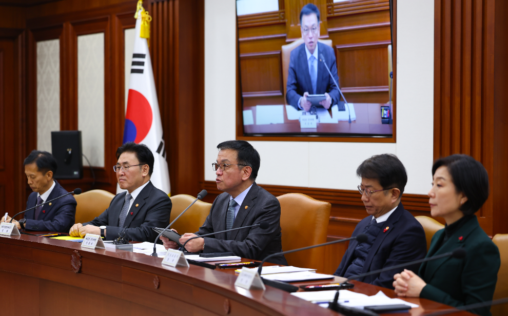 최상목 대통령 권한대행 부총리 겸 기획재정부 장관이 9일 정부서울청사에서 국정현안조정회의 겸 경제관계장관회의를 하고 있다.(사진=연합뉴스)