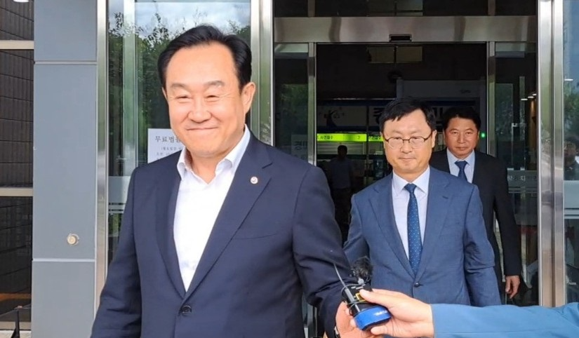 첫 공판 직후 천영기 통영시장(사진=연합뉴스)