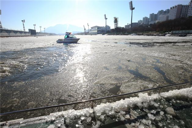 경륜경정총괄본부는 수면 결빙으로 3회차(15~16일) 경정 경주를 취소한다고 전했다. 22일 4회차부터는 정상 운영할 예정이다.(사진=국민체육진흥공단)