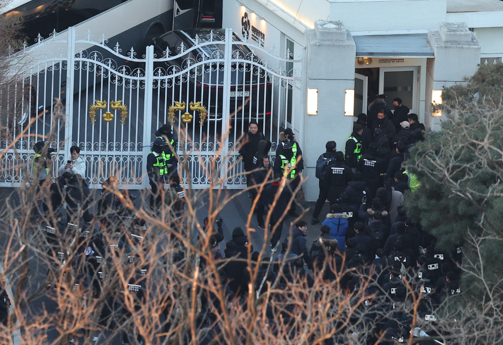 윤 대통령 2차 체포영장 집행 병력, 관저 초소 도착(사진=연합뉴스)