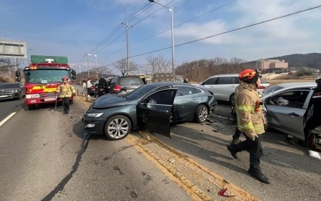 경기 김포서 차량 6대 추돌 사고(사진=연합뉴스)