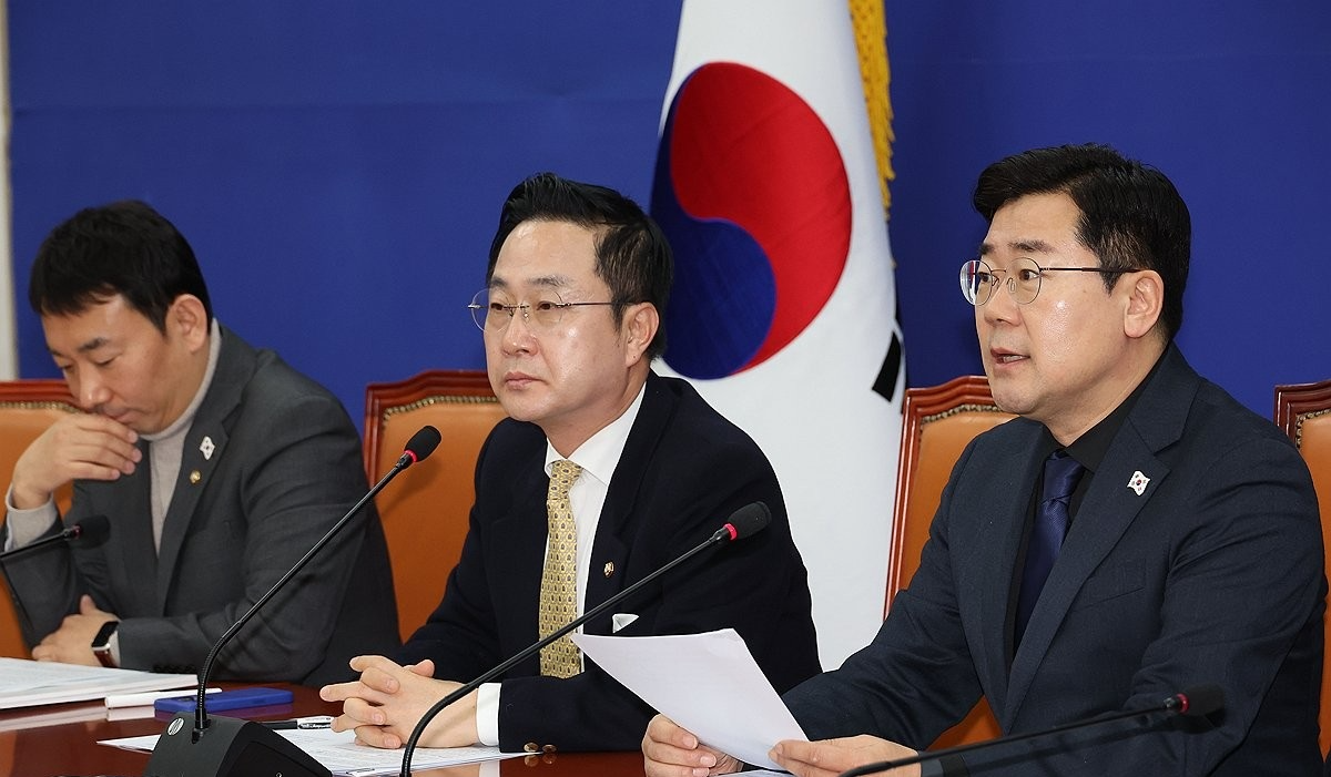 더불어민주당 원내대책회의에서 발언하는 박찬대 원내대표(사진=연합뉴스)