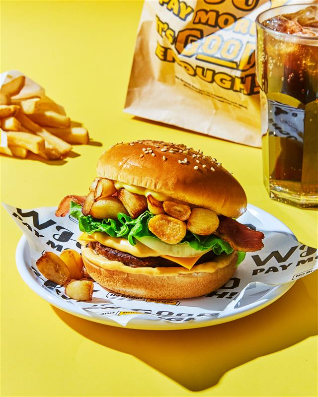 신세계푸드 ‘노브랜드 버거’, 통마늘 베이컨 선보여