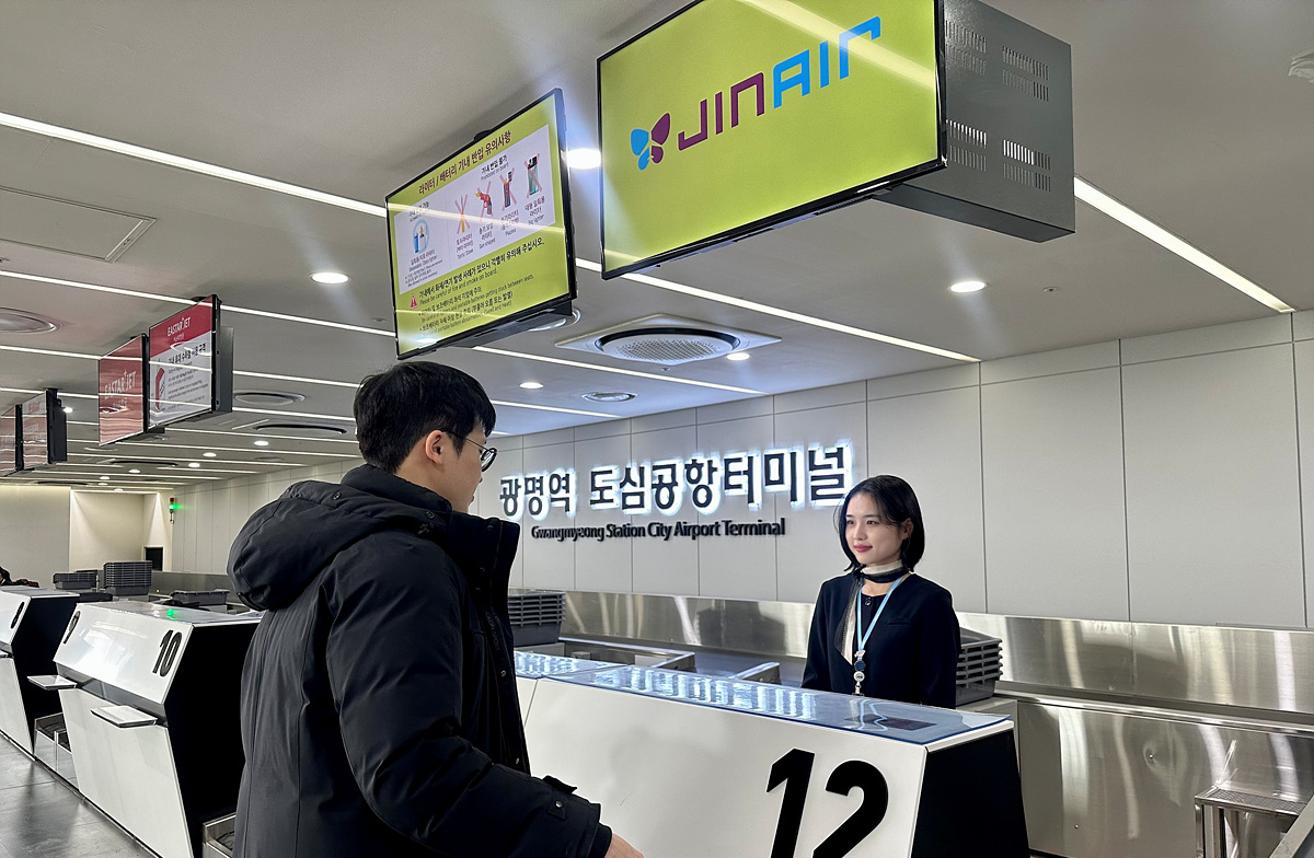 ‘광명역 도심공항터미널’ 진에어 카운터.(사진=코레일)