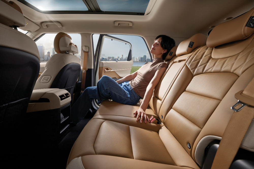 액티언 파노라마 선루프 실내.(사진=KGM)