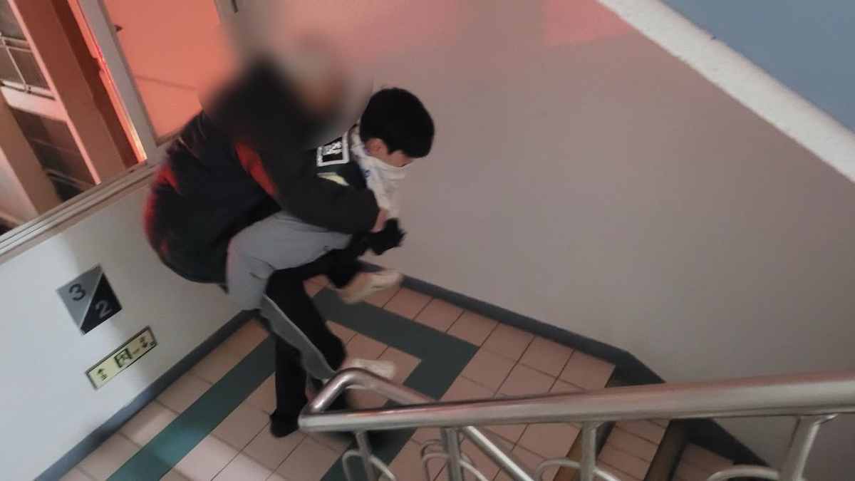 대피하는 모습(사진=연합뉴스)