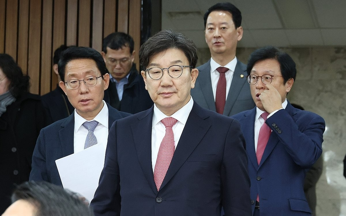 원내대책회의 참석하는 권성동 원내대표(사진=연합뉴스)