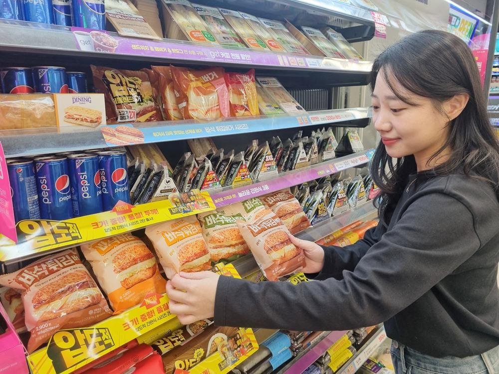 CU, ‘바삭 튀김 버거’ 누적 판매량 2만 개 넘어