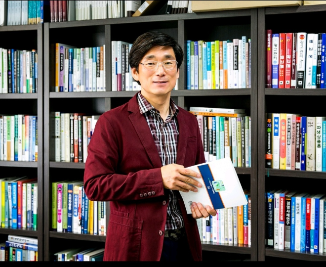 서강대학교 미래교육원 강성주 교수. 사진=서강대