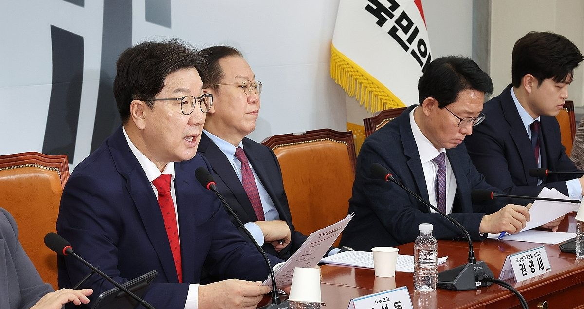 비대위 회의서 발언하는 권성동 원내대표(사진=연합)