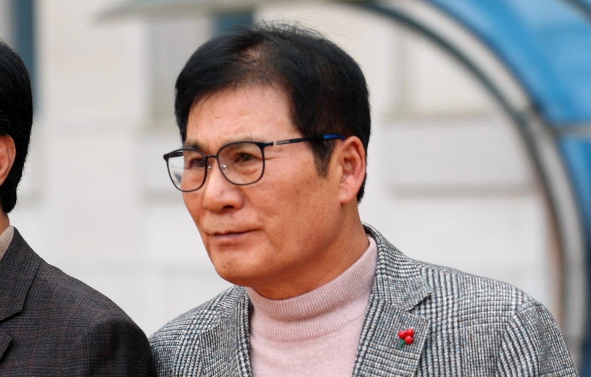 '뇌물수수' 혐의 재판 받고 나오는 이상익 함평군수(사진=연합뉴스)