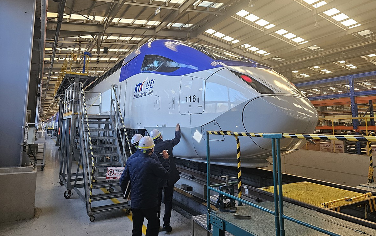 친환경페인트로 도장 된 KTX-산천의 외관.(사진=코레일)