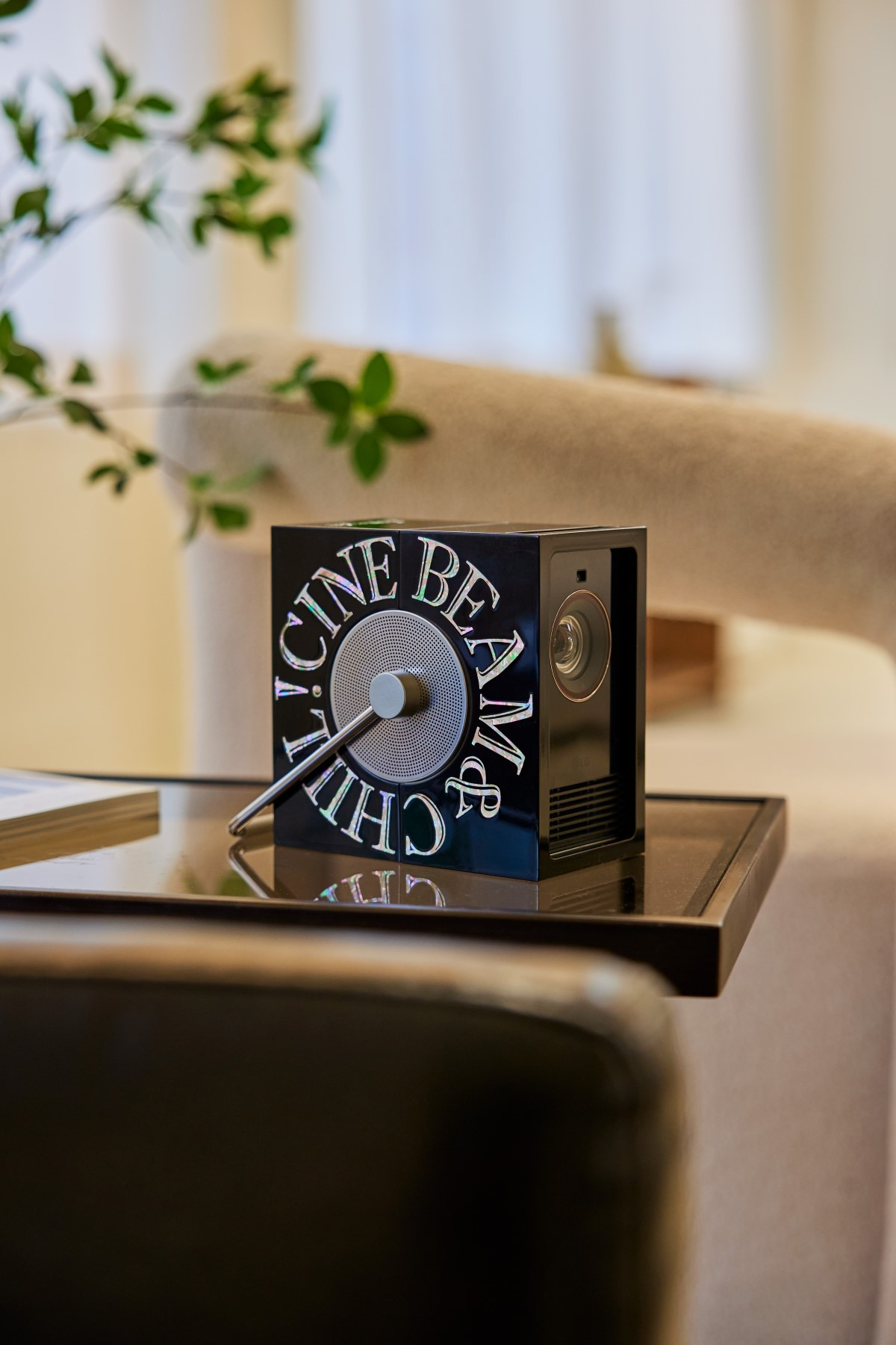 LG전자 ‘세이투셰’ 컬래버레이션 시네빔 큐브 한정판 커버 출시