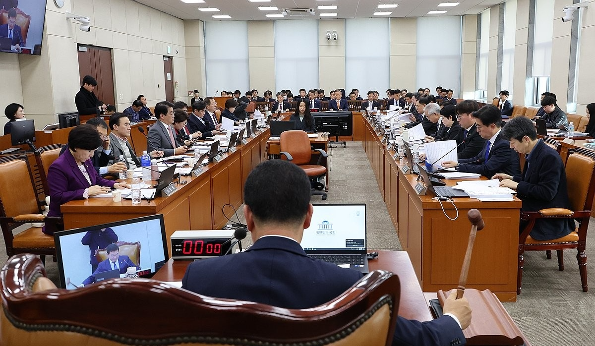 안건 상정하는 신정훈 행안위원장(사진=연합뉴스)