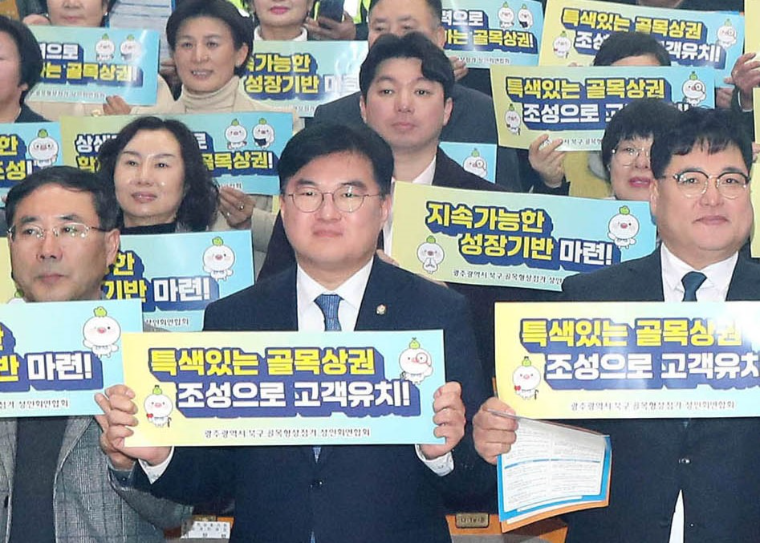 정준호 (가운데) 국회의원 (사진=연합뉴스)