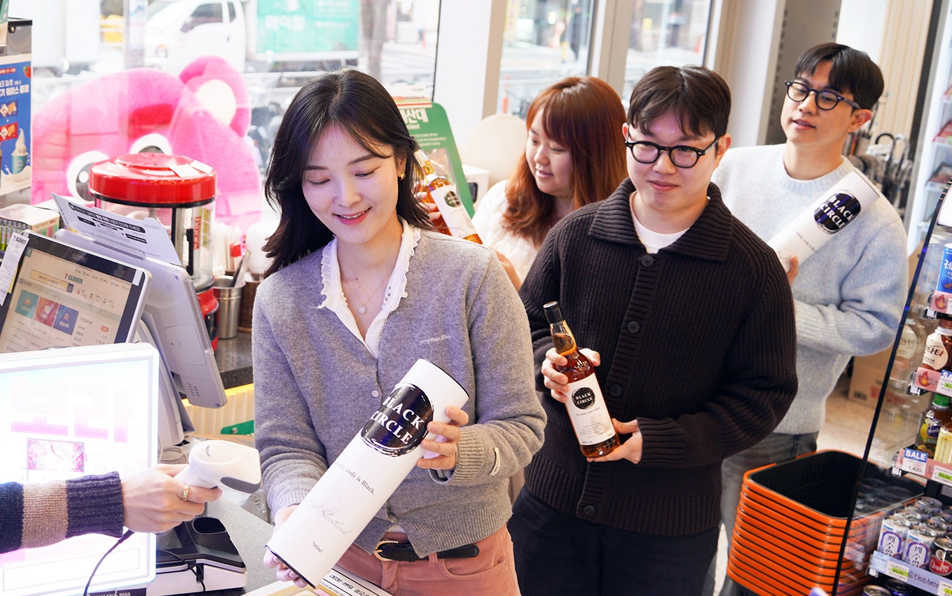 세븐일레븐, 신동엽 위스키 블랙서클 초도 물량 12만병 완판