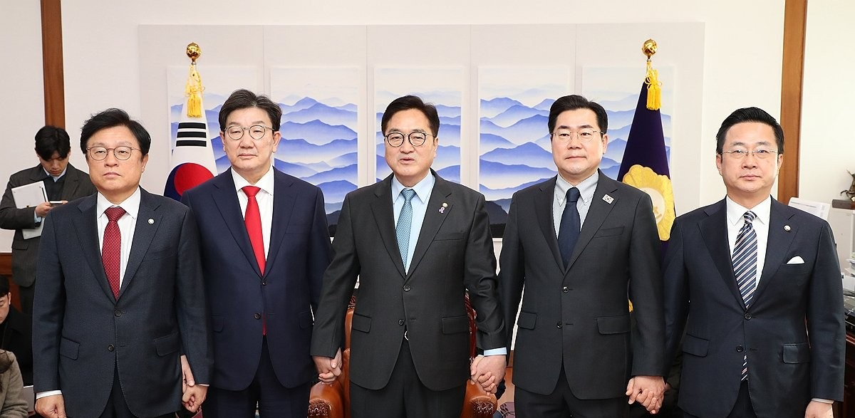 국회의장 주재 회동 전 기념 촬영(사진=연합뉴스)