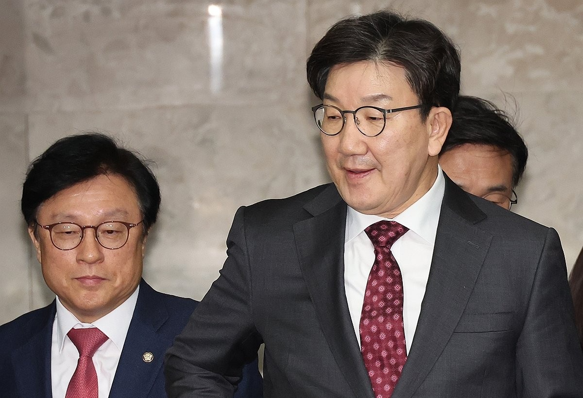 의원총회 참석하는 권성동 원내대표(사진=연합뉴스)