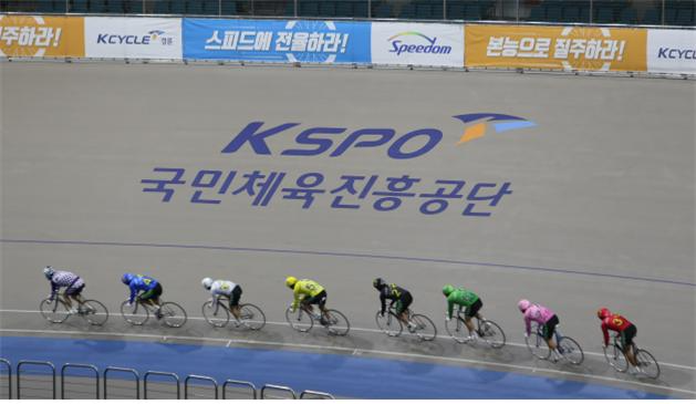 광명스피돔에서 우수급 선수들이 경주를 펼치고 있다.(사진=국민체육진흥공단)