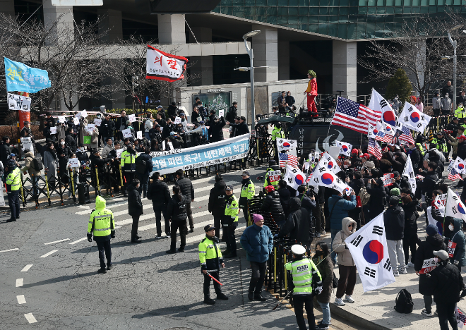 중앙대 앞 탄핵 찬반집회 전경.(사진=연합뉴스)