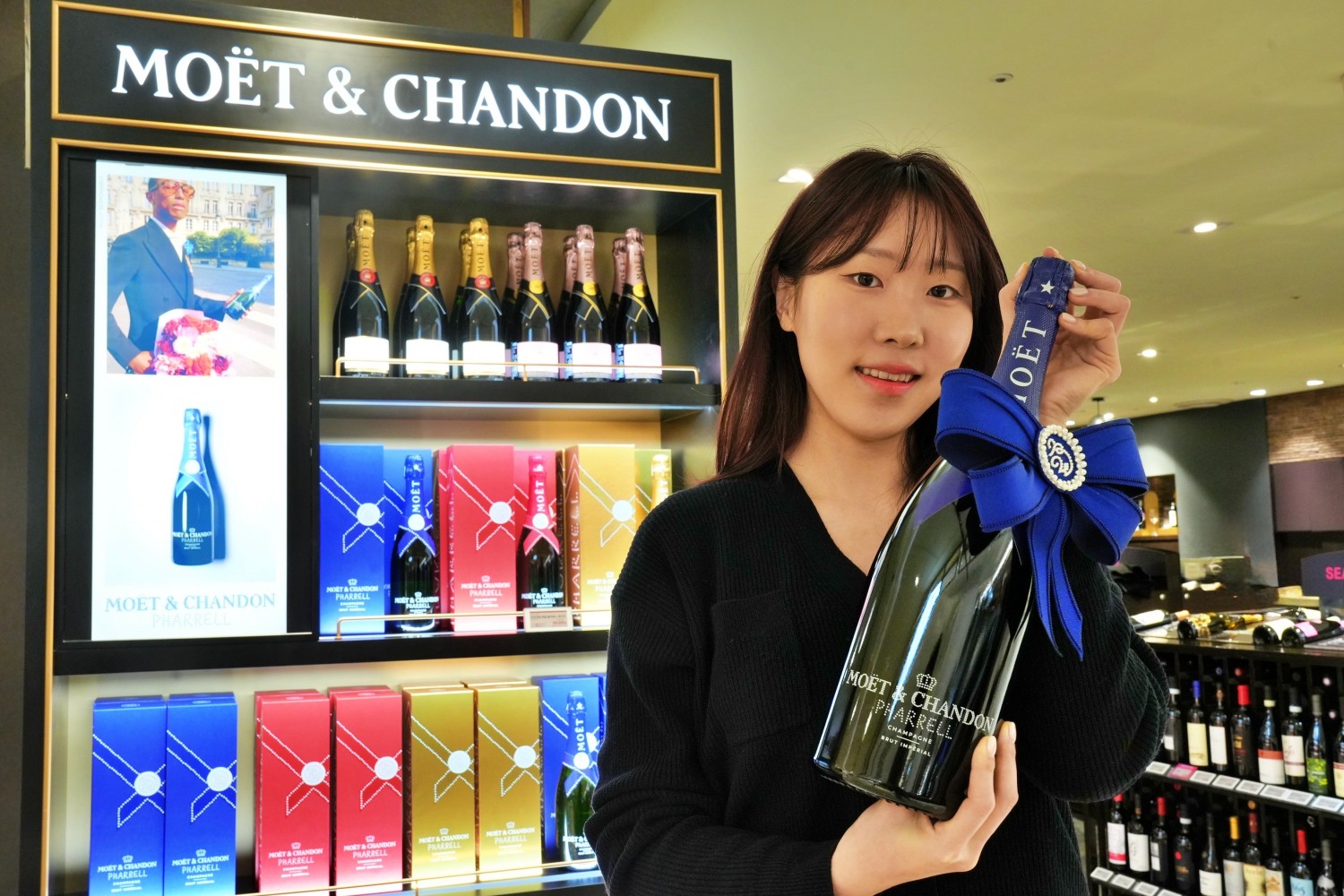 롯데百, '모엣&샹동 X 퍼렐 윌리엄스 리미티드 에디션' 팝업 행사 진행