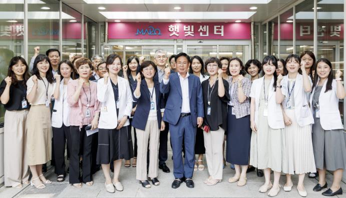 햇빛센터 개관식에 참석한 박강수 마포구청장